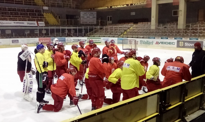 Hráči Dukly utužili kolektív, fanúšikom chcú dať šesťbodový vianočný darček